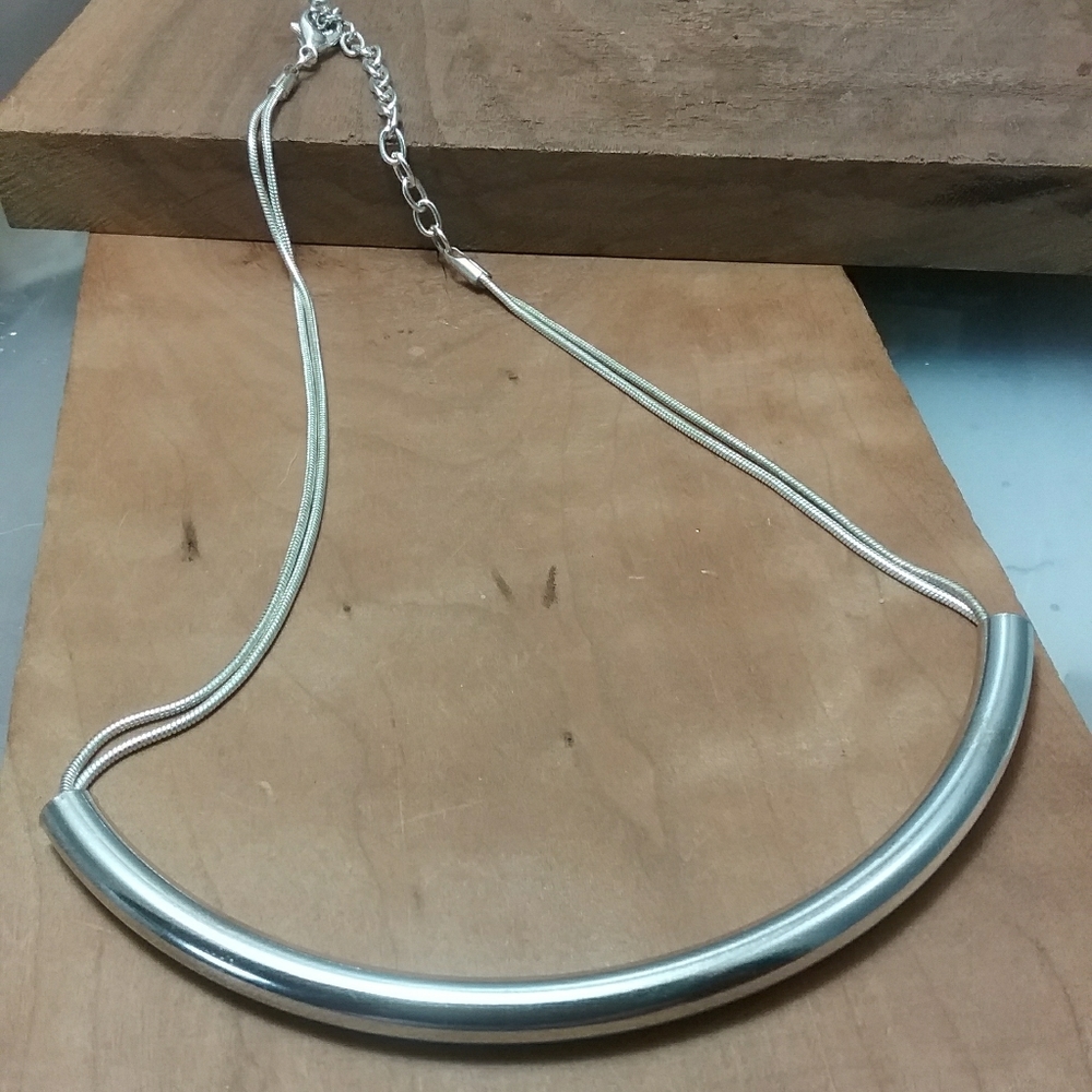 🌹Silvertone minimalist necklace